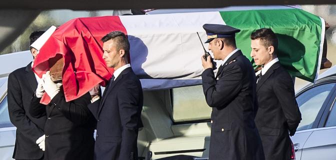 Italiani uccisi a Dacca, le autopsie raccontano l’orrore