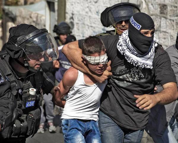 Bambini in catene, prigionieri senza diritti