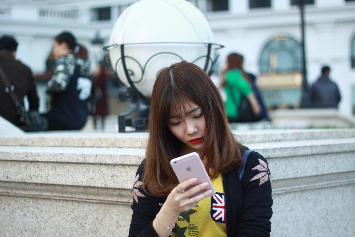 Are you dead smartphone in età troppo precoce concetto di socializzazione