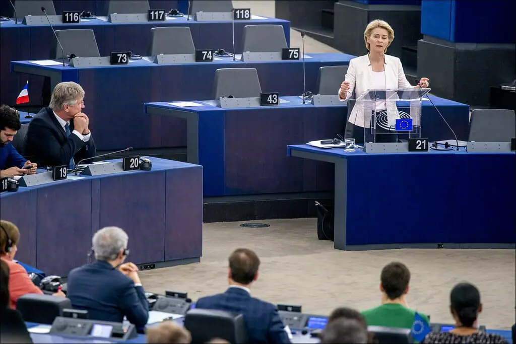 Scontro tra Parlamento europeo e Commissione: bocciata la procedura d’urgenza sul piano di riarmo Ue