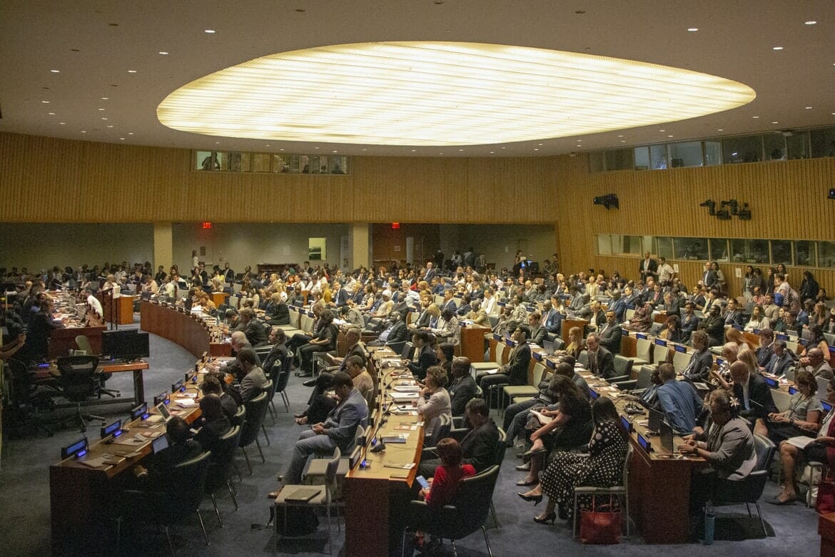 Uffici ONU con visione cabine interpretazione con gli interpreti