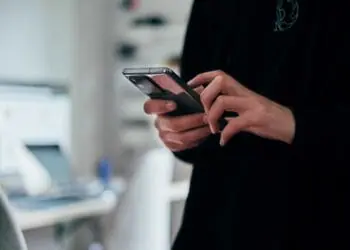 ringiovanire il cervello di dieci anni gli-smartphone-ci-lasceranno