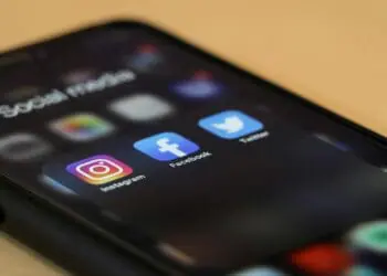 social network sotto processo Tweet degli italiani: il 57% sono messaggi d'odio