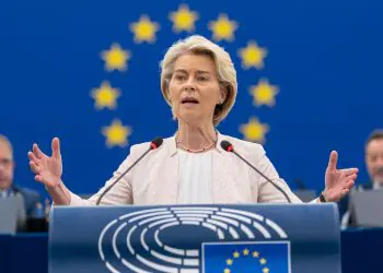 Due mozioni di sfiducia a Von der Leyen: la polarizzazione politica scuote Strasburgo